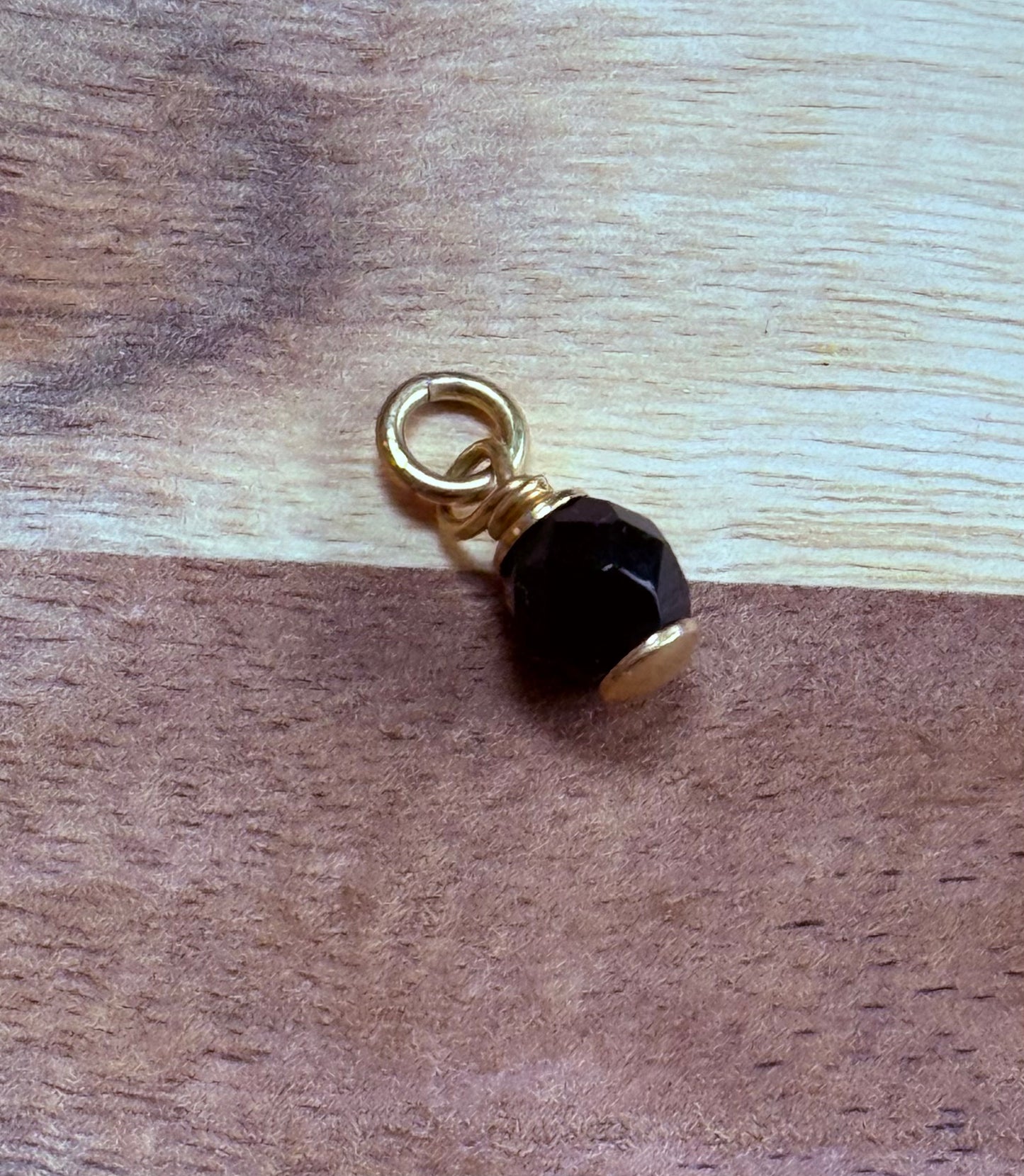 Ogri ai hanger zwart